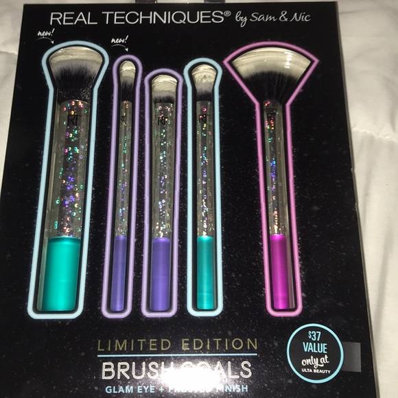 Real Techniques Other - NEW Real Techniques Brushes Limited Edition Real Techniques Other - NEW Real Techniques Brushes Limited Edition